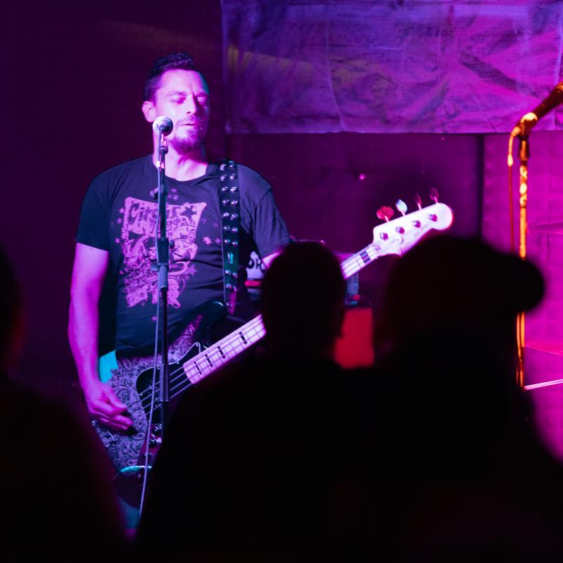 Sin Logica Live Post. Foto von Johannes Jacobs