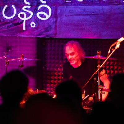 Sin Logica Live Post. Foto von Johannes Jacobs