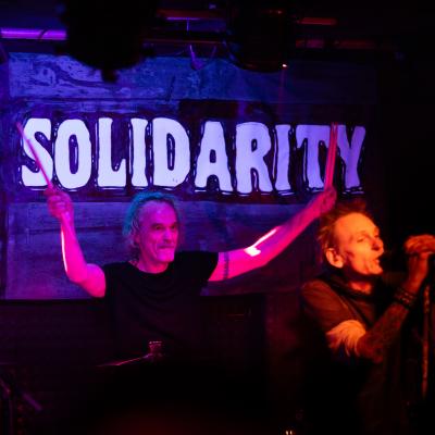 Sin Logica Live Post. Foto von Johannes Jacobs